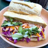 Tofu banh mi at Jūp Jūp in Bordeaux