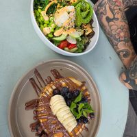 Vegan Bowl + Vegan Pancakes at Buur Deli in Dusseldorf