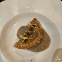 Gyoza met shiitake en gerookte knoflook en kool  at Restaurant 1487 in Zevenaar