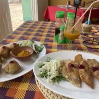 Empanadas de vegetales, croquetas de yuca y jugo de mango  at Restaurante Diverso Trinitario in Trinidad