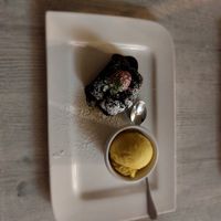 Vegan brownie with mango ice cream at Pepperone Pizza y Pasta in Gran Canaria