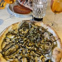 Bianca vegana y calzone vegano  at Pepperone Pizza y Pasta in Gran Canaria