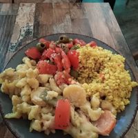 Spätzle (vegetarian, one of the warm food options that change each day) bulghur salad (vegan), tomato and olive salad (vegan)  #Veganuary at Ivi's Veggie & Coffee Dreams in Bamberg