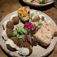 Falafel con patatas trufadas y Avocado Grill  at Honest Greens - Caleido in Madrid