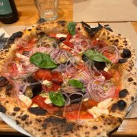 vegan pizza at La Balmesina in Barcelona