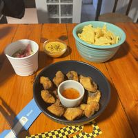 Fried mushroom and nachos   at Hippotetico in Porto