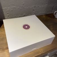 Caja donuts  at VegAmazing Doughnuts - Tirso de Molina in Madrid