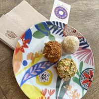 If I remember correctly :).                                  Mojito + Dulce de Leche + Pistachio & Chocolate Blanco   at VegAmazing Doughnuts - Tirso de Molina in Madrid