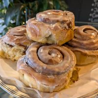 Cinammon rolls at VegAmazing Doughnuts - Tirso de Molina in Madrid