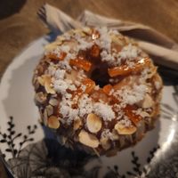 Donut de roscón at VegAmazing Doughnuts - Tirso de Molina in Madrid
