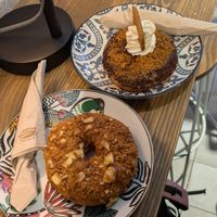 Dulce de leche and Lotus at VegAmazing Doughnuts - Tirso de Molina in Madrid