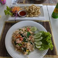 Arroz con verduras y setas fritas con salsa barbacoa picante. at Chanda's Historical Garden Restaurant - อาหารสวนประวัติศาสตร์ in Sukhothai