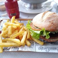 Repetindo hamburguesa vegana 🔥 at Mesón Pizzería A Fuga in Xove