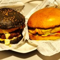 Black in Vlack and La Street Vurger at Míleljos Vegan in Alicante