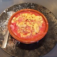 Crumble fraise framboise at L'atelier du Jus in Romans-sur-isere