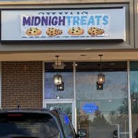 Just opened 17 December. Still awaiting permanent sign at MidnighTreats in Arlington