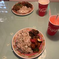 Homemade and pink lemonade, Brokkoli „beef“ and sweet and spicy „pork“ with fried rice. All for about 1800 ¥ per person.  at Oscar in Tokyo