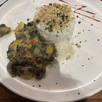 War nicht alles, Moqueca war extra aufbereitet, sodass man den Teller selber bauen konnte.   at Sabrage Amendola in Rio De Janeiro