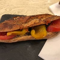 Baguette mit Tomate, gegrillter Paprika und Auberginen und Pesto - vegan gemacht / baguette with tomato, grilled pepper and eggplants and pesto made vegan  at épi in Cologne