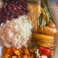 Casado vegetariano at Soda La Perla in Samara