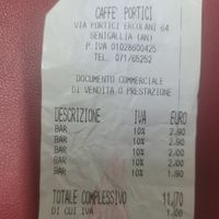 Cappuccio di Soia 2,90, micro crostatina 5cm: 2 euro - croissant veg: 1,90. Dicono dovuto al servizio al tavolo, da quando in qua si aumentano i prezzi dei singoli prodotti? at Caffè Dei Portici in Senigallia