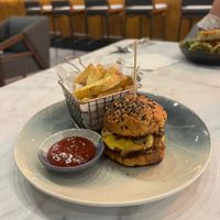 Shroom Melt burger (5/5)  at Ver De in El Nido
