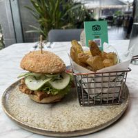 Tempeh burger  at Ver De in El Nido