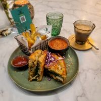 Grilled cheese & pesto with parmesan fries at Ver De in El Nido