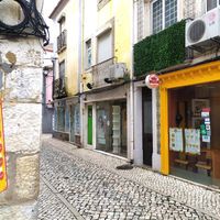 Street view at Hummus Junction in Setubal