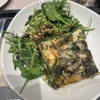 Lasagnes aux épinards avec salade  at auf die hand – Potsdamer Platz in Berlin