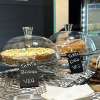 Vegan cakes  at Tra le Righe in Milan