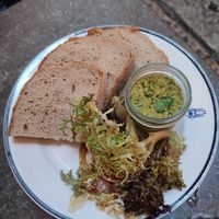 Chickpea guacamole at Roesel - beer & food in Prague