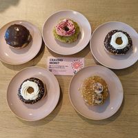 Boston cream, Pistazie Himbeere, Maxi Queen und Karamell Macadamia at Brammibal's Donuts - Schanzenviertel in Hamburg