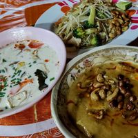 Tom Ka Gai, fried noodles and Massaman at Samosa Thai Restaurant in Koh Tao