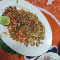 Pad thaic at Samosa Thai Restaurant in Koh Tao