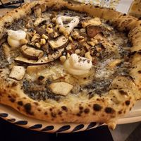 Tryffelpizza at BASTA Urban Italian in Borlaenge