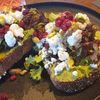 Avocado feta toast at Breakaway in Sint Geertruid