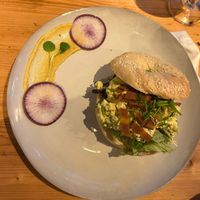 Bagel plantaardige ei-bacon at Breakaway in Sint Geertruid