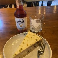 Kombucha with berry/lavender: tasty and not too sour, but doesn’t contain scoby anymore. Pistachio/banana cake: tasty. I think from a national bakery at Breakaway in Sint Geertruid