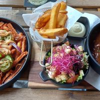 L: Sweet loaded patatoes with jackfruit, cheese and guacamole etc. R: typical zuurvlees from the region with local mushrooms, fries and salad at Breakaway in Sint Geertruid