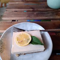 Citroentaartje (lemoncake) heerlijk en lekker pittig at Breakaway in Sint Geertruid