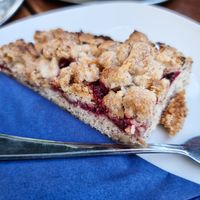 Beeren Streuselkuchen at Cafe Erde in Graz