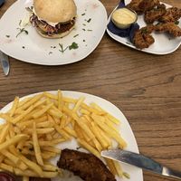 Cheeseburger with nuggets  at Cafe Erde in Graz