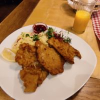 Vegan schnitzel at MUC - Airbräu Next to Heaven - T2 in Munich