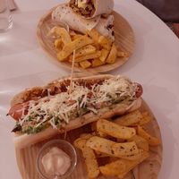 Perrito y wrap de seitan at La Oveja Negra in Madrid