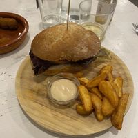 Hamburguesa de garbanzos 10/10 #Veganuary at La Oveja Negra in Madrid