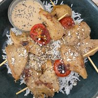 Brochetas de heura con salsa satay   at La Oveja Negra in Madrid