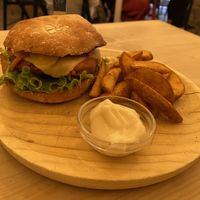 Hamburguesa "Oveja Negra"  at La Oveja Negra in Madrid