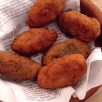 Croquetas variadas (no pollo con champis, espinacas y no bacon) at La Oveja Negra in Madrid