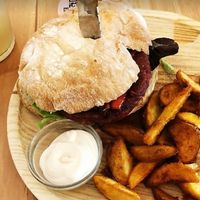 Hamburguer at La Oveja Negra in Madrid